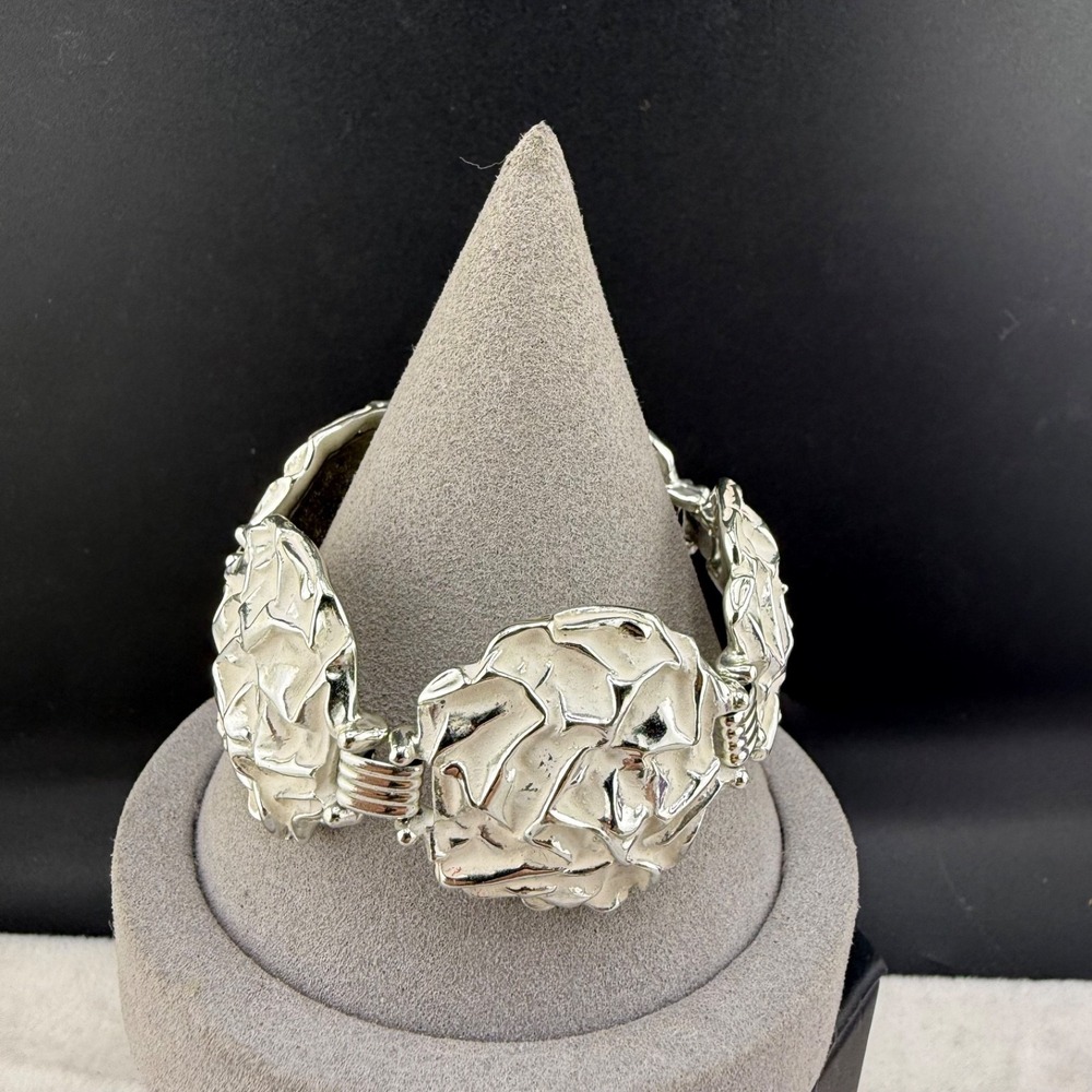 Vintage Sarah Coventry Bracelet Powder Puff Silver Tone White Enamel 7.5"